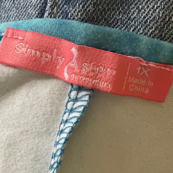 🌸 Floral Flowy Tunic with Pleating 🌸 - Picture 5 of 12